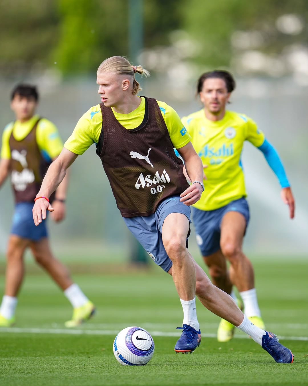 哈兰德在塞尔维亚队比赛中战术调整，表现优异引发热议！的简单介绍