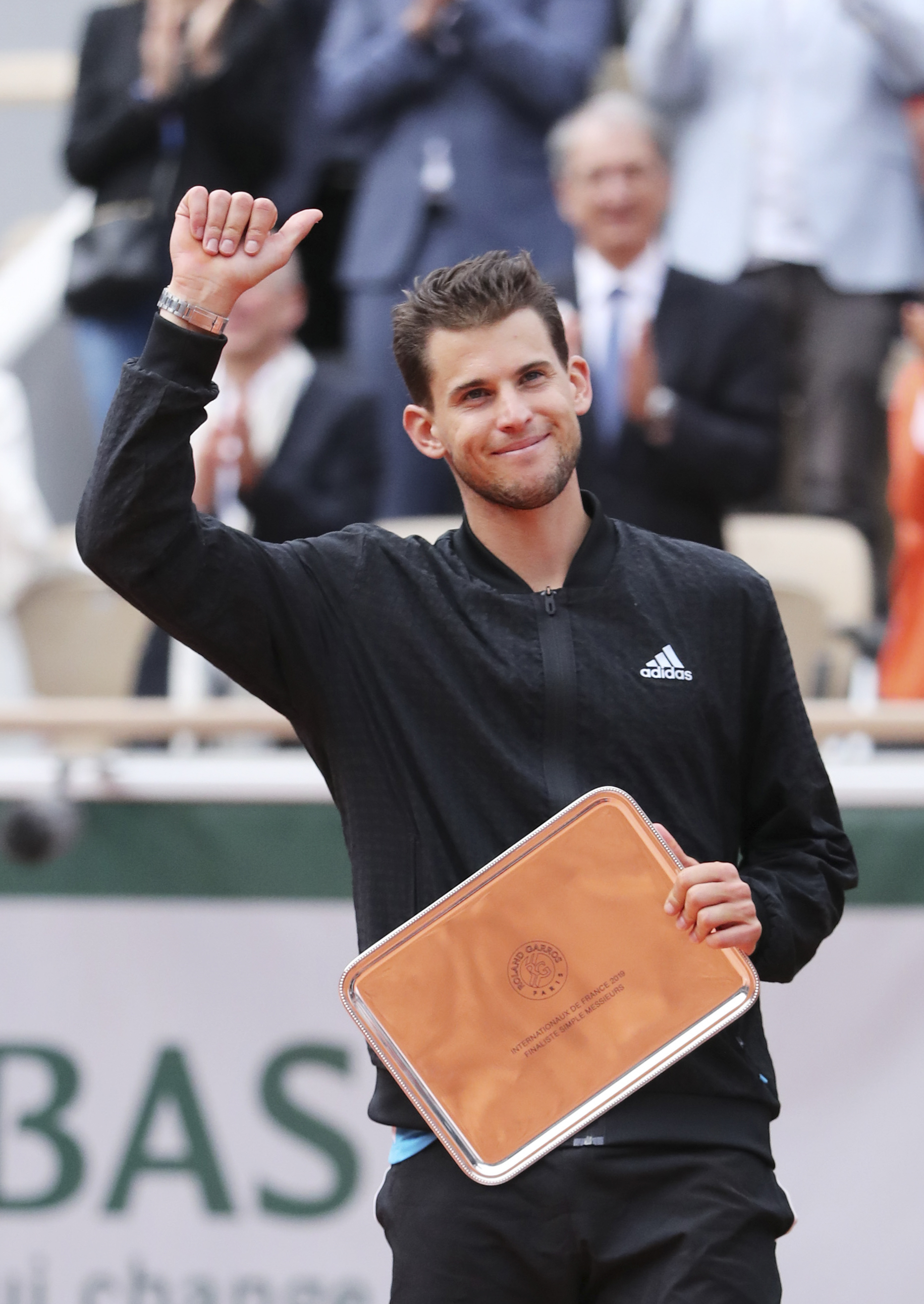 关于西班牙队观众热烈欢呼！，蒂姆迎来十五赛季出色发挥赢得满堂喝彩的信息