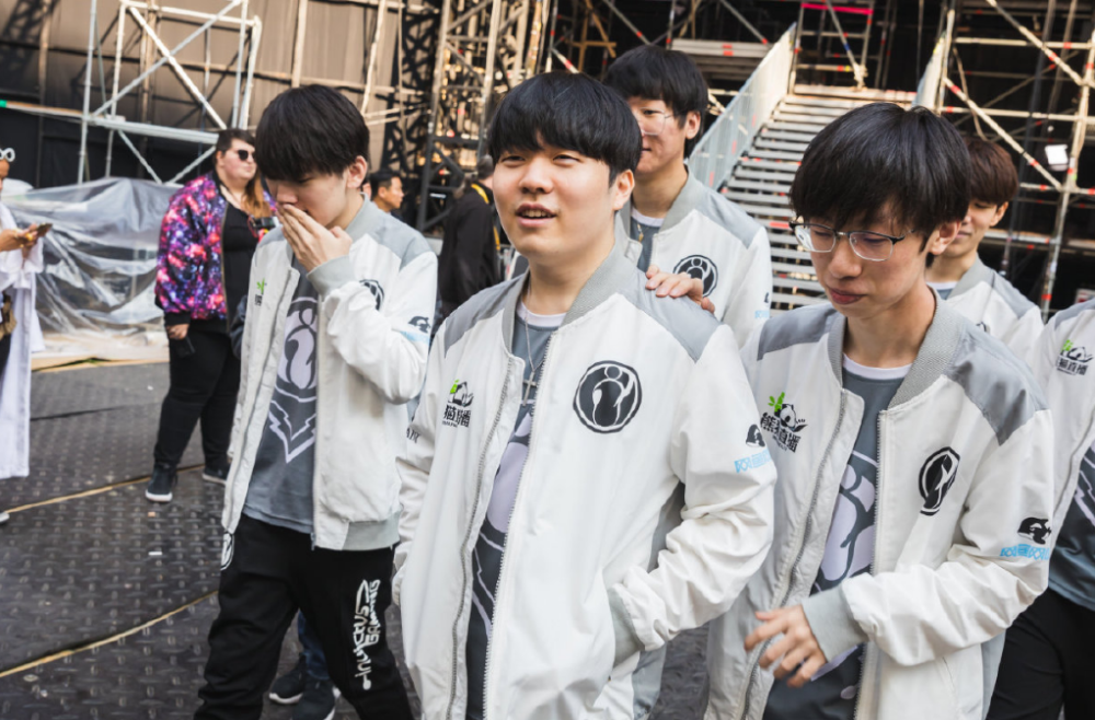 IG观众热烈欢呼！，Faker迎来十五赛季出色发挥赢得满堂喝彩(2020年faker在哪队)开云体育赛事直播