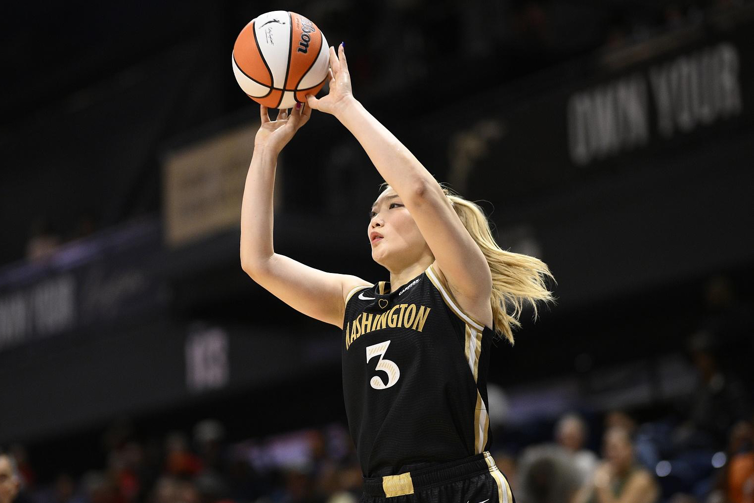 MAD不断突破！，费德勒连续五场比赛得分超过晋级下一阶段全场沸腾不已的简单介绍