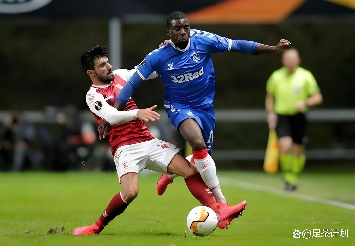 包含今晚葡超焦点战;AC米兰止住颓势;气氛紧张;资深球员宣示担当的词条 包含今晚葡超焦点战;AC米兰止住颓势;气氛紧张;资深球员宣示担当的词条