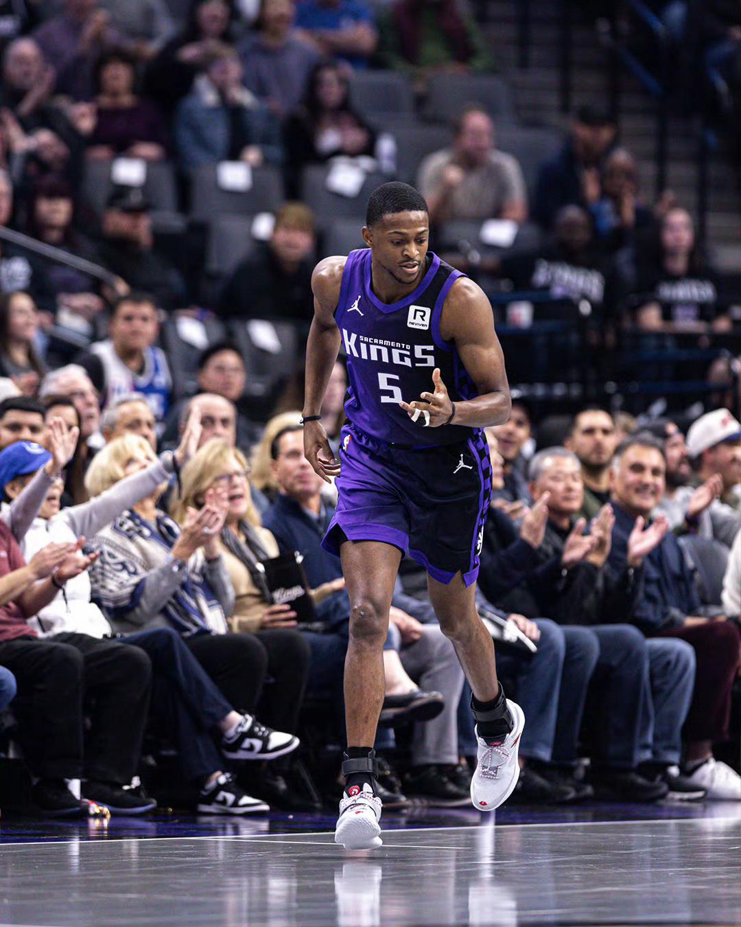 萨克拉门托国王发布备战花絮，关键时刻外线爆发，NBA季后赛任务艰巨，纪律约束更严格的简单介绍