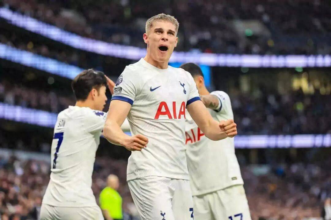 包含赛后体能课后，皇家马德里主帅复盘备战英超，更衣室稳定，资深球员宣示担当的词条